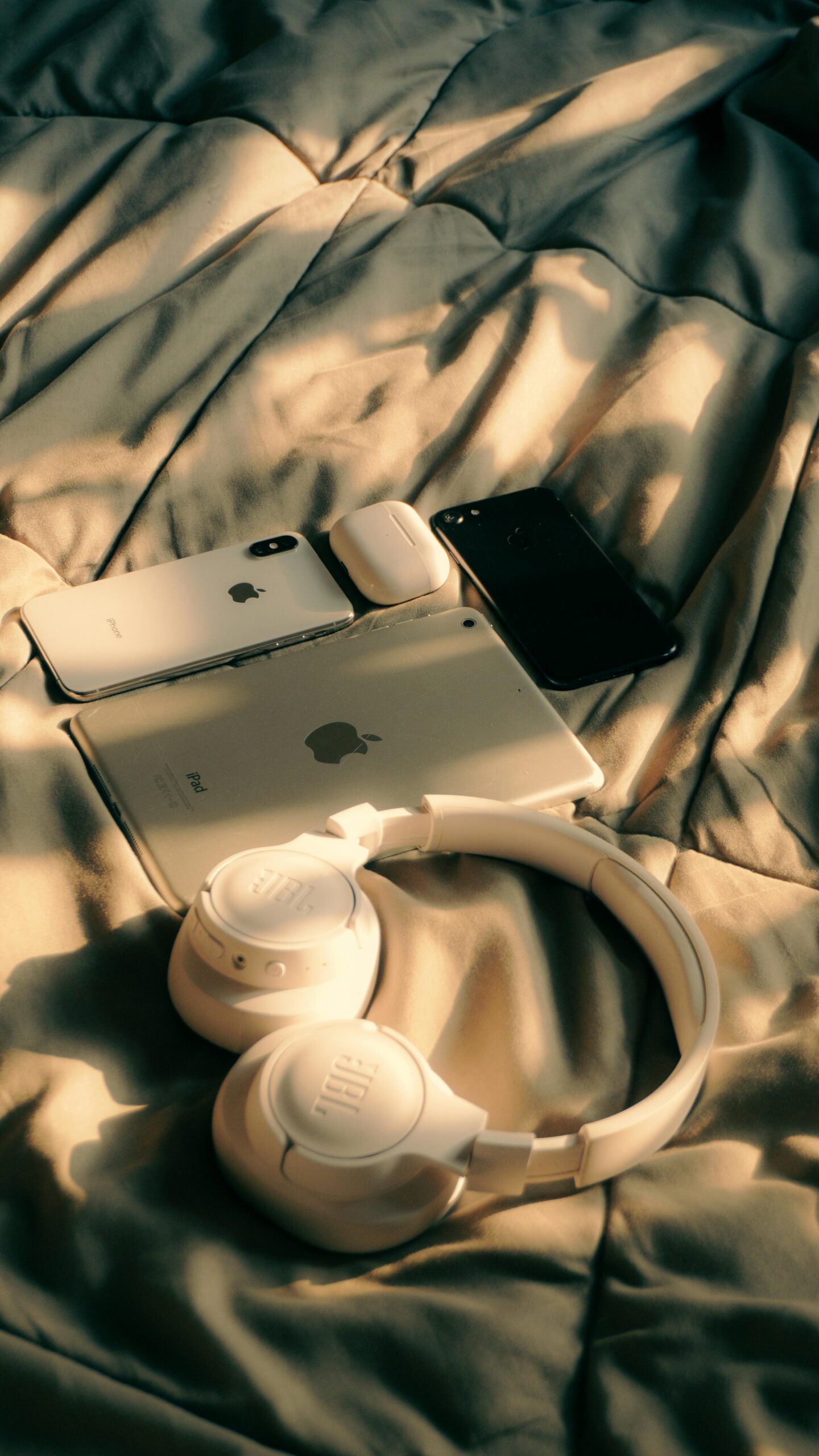 Digital Detox in 2025: How to Unplug Without Falling Behind